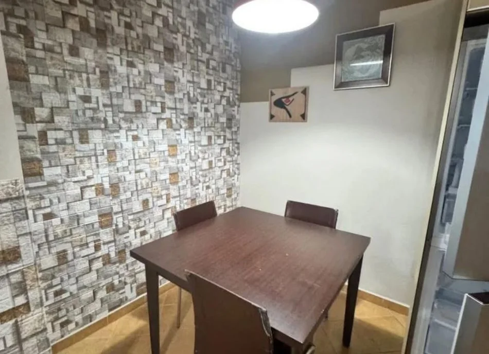 Tirane, jepet me qera apartament 2+1 Kati 8, 95 m² 450 € (Yzberisht)