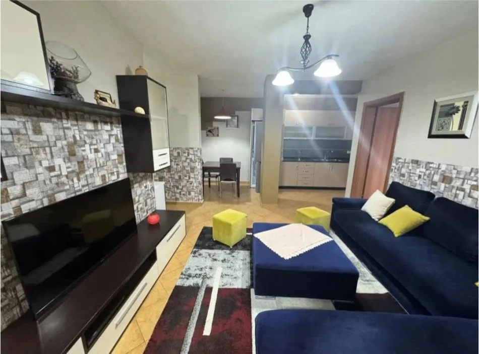 Tirane, jepet me qera apartament 2+1 Kati 8, 95 m² 450 € (Yzberisht)