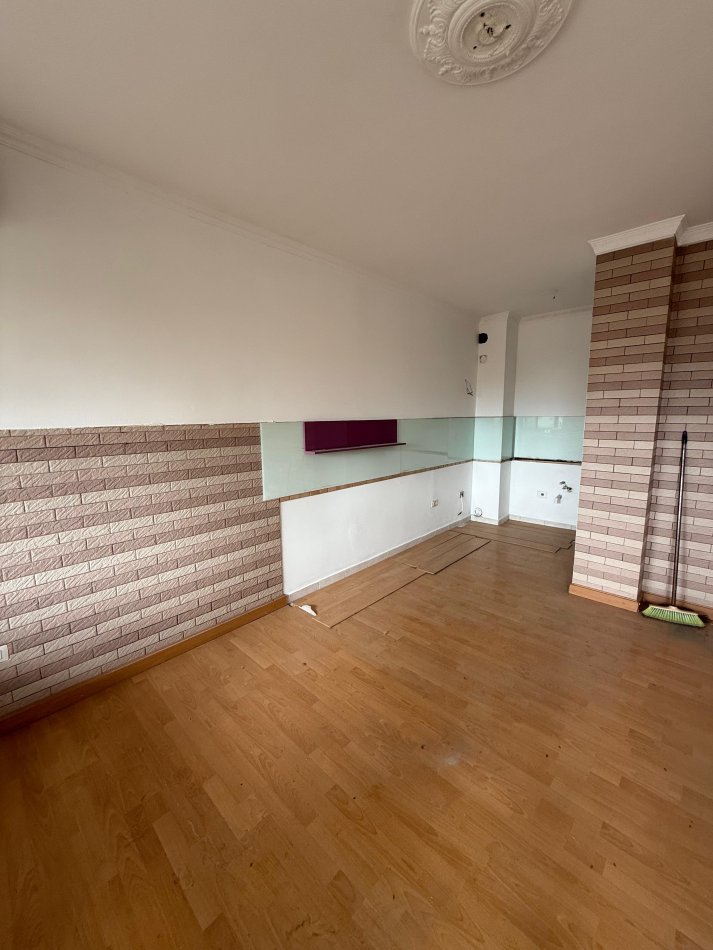 Tirane, jepet me qera ambjent biznesi Kati 4, 150 m² 1.500 € (Bllok)