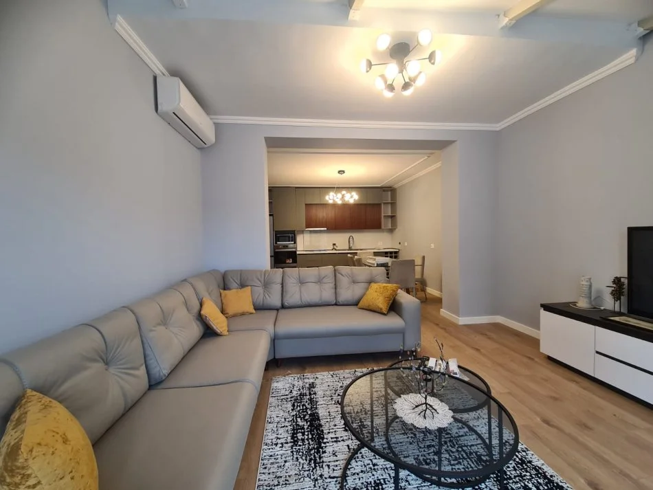 Tirane, jepet me qera apartament 2+1+Ballkon Kati 9, 100 m² 1.000 € (Rruga Elbasanit)