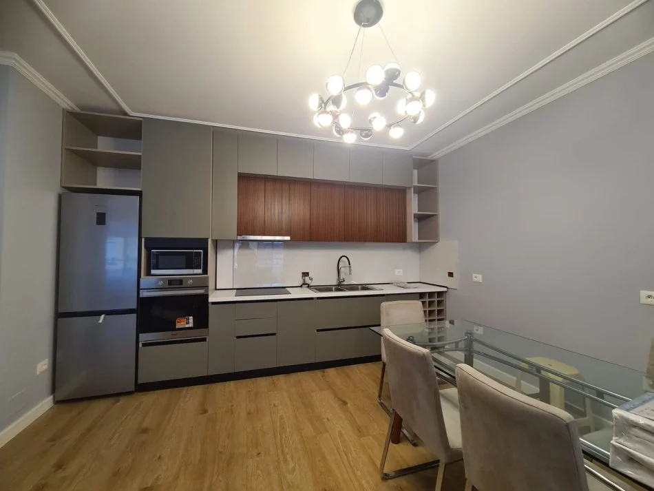 Tirane, jepet me qera apartament 2+1+Ballkon Kati 9, 100 m² 1.000 € (Rruga Elbasanit)
