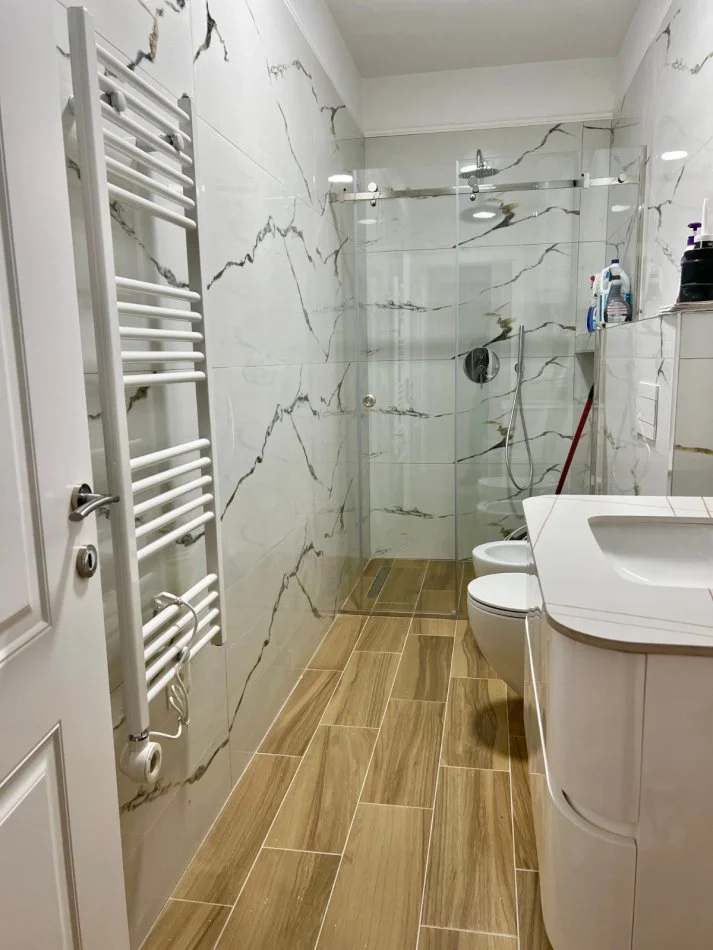 Tirane, jepet me qera apartament 2+1+Ballkon Kati 9, 100 m² 1.000 € (Rruga Elbasanit)