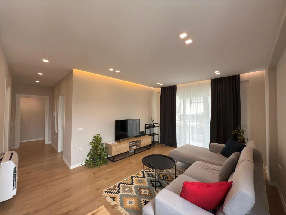 Tirane, shitet apartament 2+1 Kati 3, 92 m² 225.000 € (Liqeni i thate)