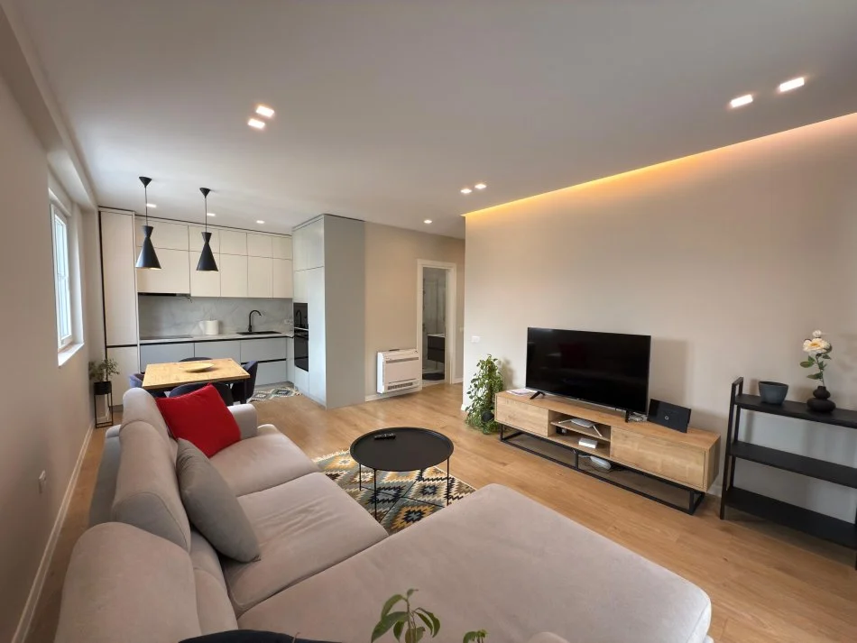 Tirane, shitet apartament 2+1 Kati 3, 92 m² 225.000 € (Liqeni i thate)