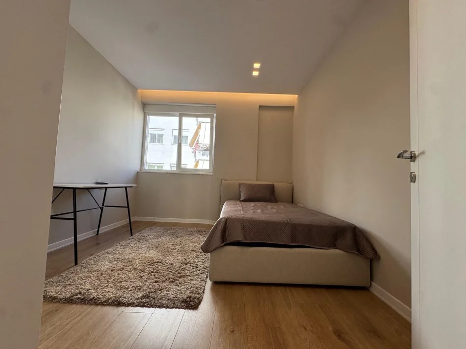 Tirane, shitet apartament 2+1 Kati 3, 92 m² 225.000 € (Liqeni i thate)