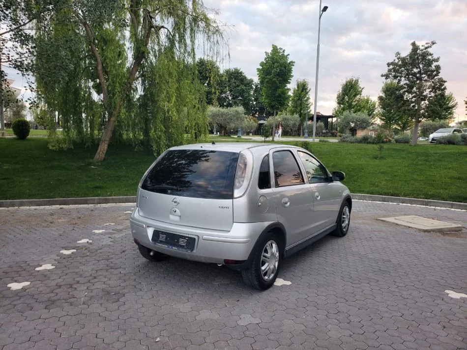 Durres, shes makine OPEL CORSA Nafte, gri metalizato manuale 217.000 km