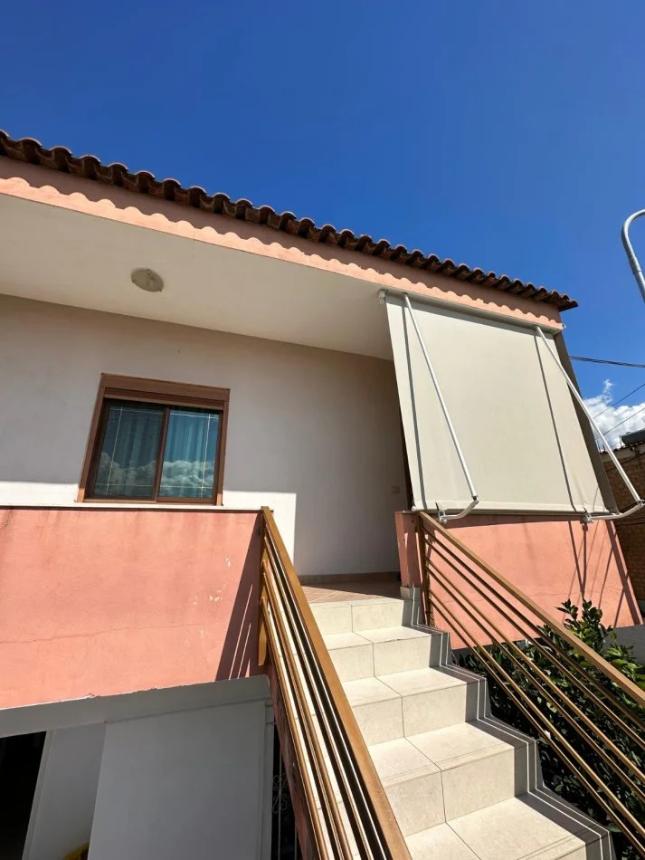 Tirane, jepet me qera apartament 2+1+Aneks+Ballkon Kati 2, 100 m² 450 € (Rruga Leandro Zoto)