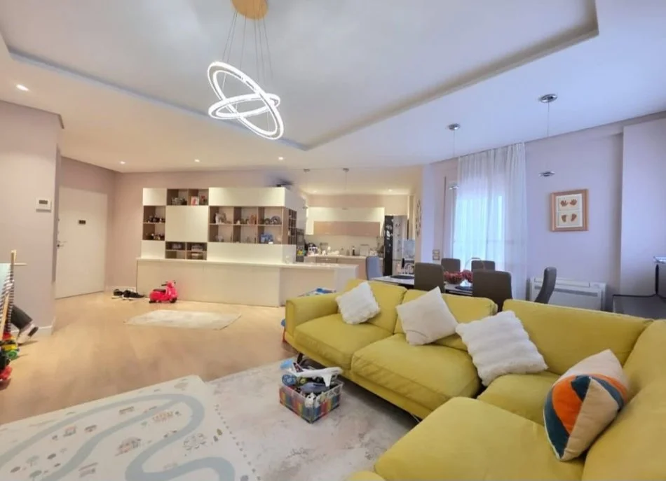 Tirane, shitet apartament 3+1 Kati 2, 240 m² 580.000 € (21 dhjetori)