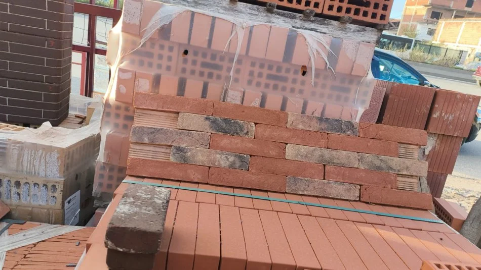 Tirane, shes Tulla shamat te reja dhe të përdorura, pllaka balte, tulla antike veshje ambjentesh etj 10 €