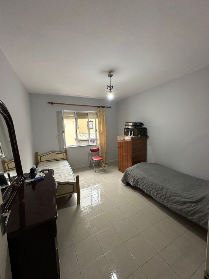 Tirane, jepet me qera apartament 2+1+Aneks+Ballkon Kati 4, 80 m² 500 € (Qender)