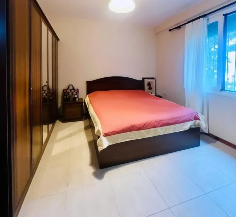 Tirane, shitet apartament 1+1 Kati 2, 82 m² 135.000 € (Kodra e diellit)