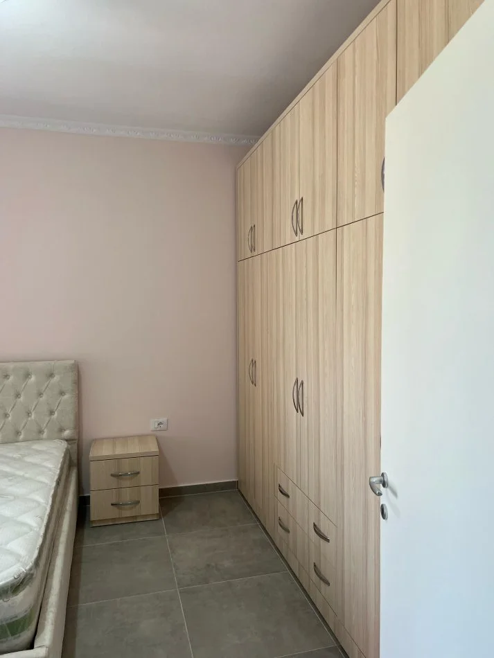 Tirane, jepet me qera apartament 1+1+Ballkon Kati 5, 77 m² 500 € (Teodor Keko)