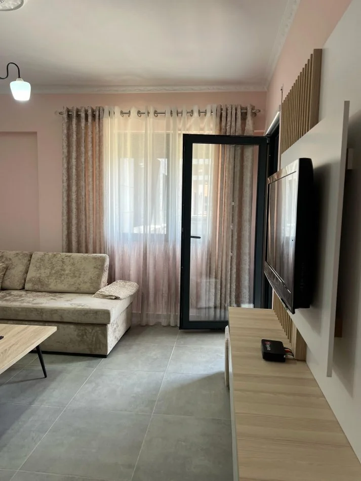 Tirane, jepet me qera apartament 1+1+Ballkon Kati 5, 77 m² 500 € (Teodor Keko)