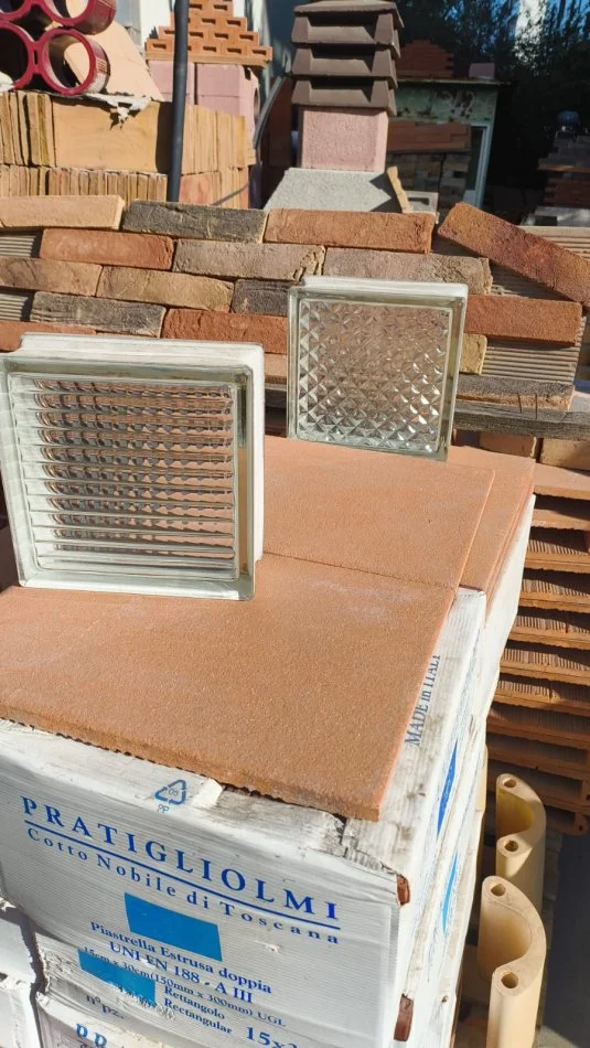 Tirane, shes Tulla shamot zjarrduruese, materiale për oxhak, tulla dekorative, etj 10 €