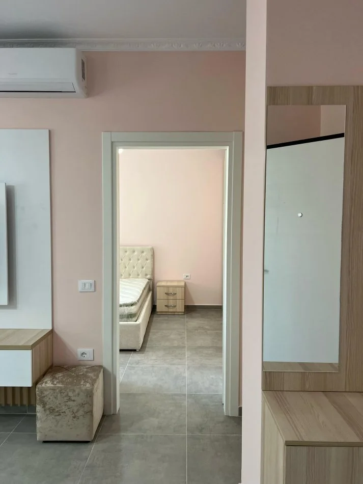 Tirane, jepet me qera apartament 1+1+Ballkon Kati 5, 77 m² 500 € (Teodor Keko)