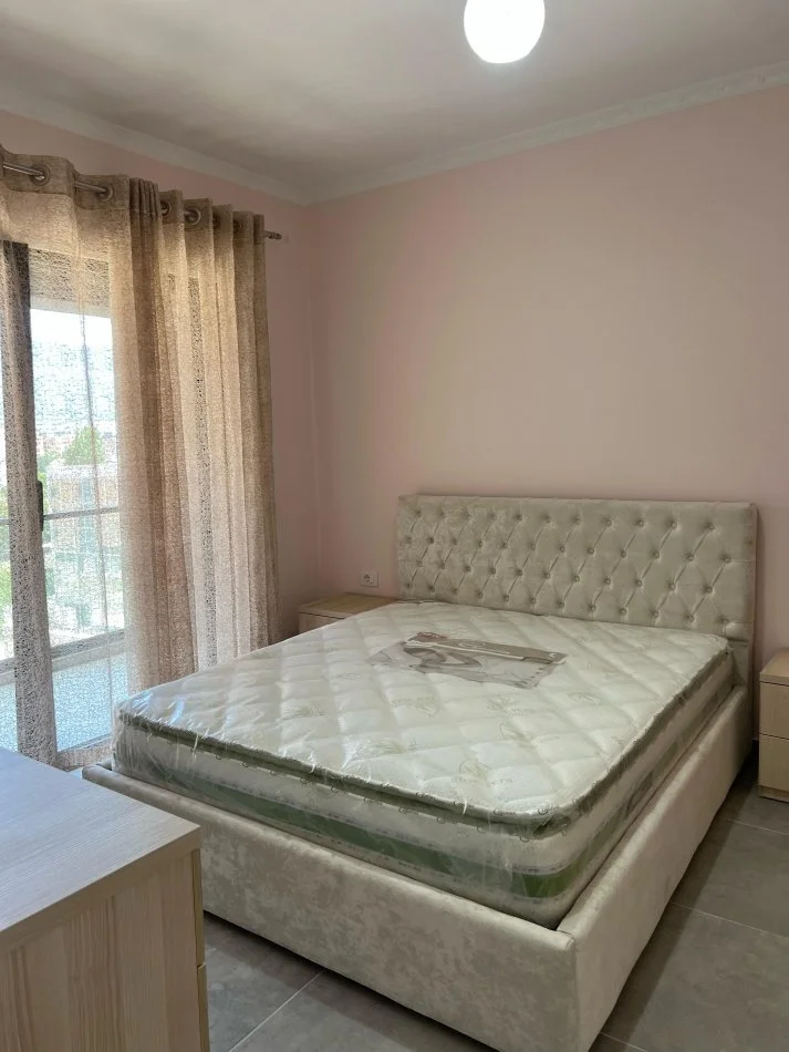 Tirane, jepet me qera apartament 1+1+Ballkon Kati 5, 77 m² 500 € (Teodor Keko)