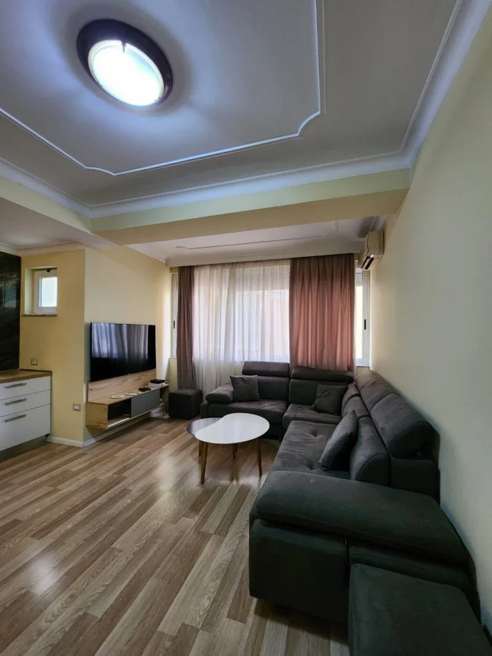 Tirane, shitet apartament 2+1 Kati 6, 100 m² 320.000 € (Bllok)