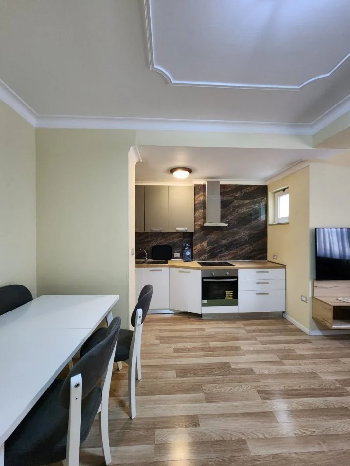 Tirane, shitet apartament 2+1 Kati 6, 100 m² 320.000 € (Bllok)
