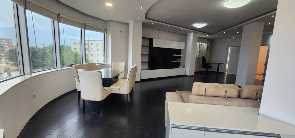 Tirane, jepet me qera apartament 3+1 Kati 2, 150 m² 1.100 € (Rruga elbasanit)