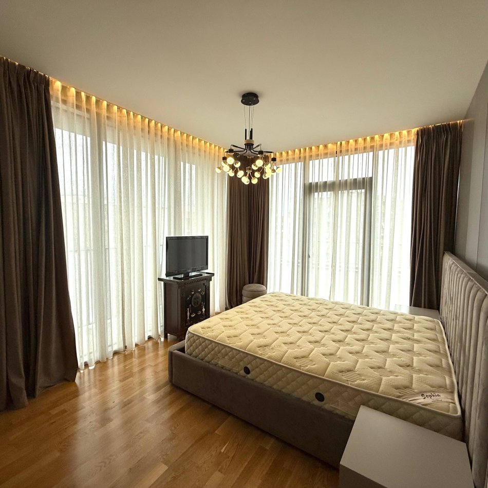 Tirane, shitet apartament 3+1+Aneks+Ballkon Kati 10, 237 m² 700.000 €