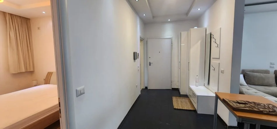 Tirane, jepet me qera apartament 3+1 Kati 2, 150 m² 1.100 € (Rruga elbasanit)