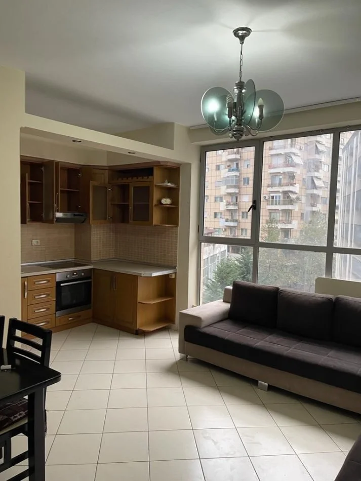 Tirane, jepet me qera apartament 2+1+Ballkon Kati 4, 104 m² 450 € (Rruga Teodor Keko)