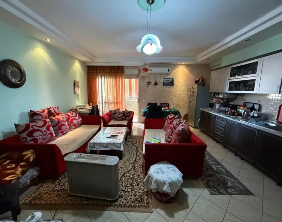 Tirane, shitet apartament 2+1 Kati 4, 109 m² 207.000 € (Prane gjimnazit partizani)