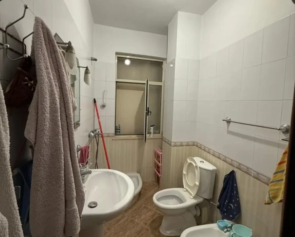 Tirane, shitet apartament 2+1 Kati 4, 109 m² 207.000 € (Prane gjimnazit partizani)