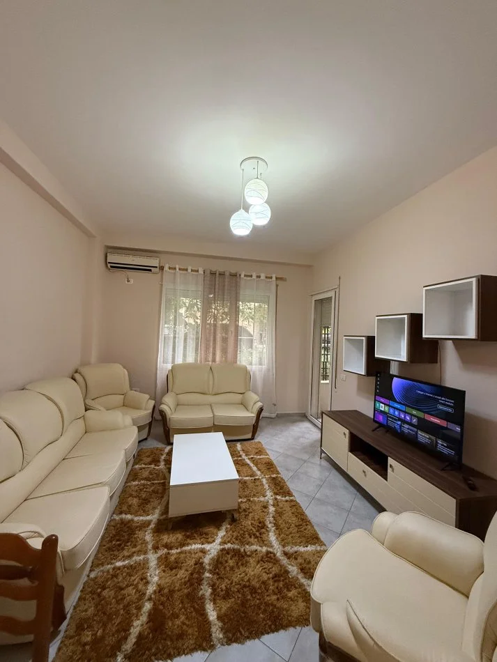 Tirane, jepet me qera apartament 2+1+Aneks+Ballkon , (BILL KLINTON)