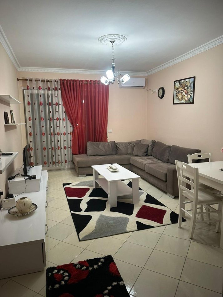 Tirane, jepet me qera apartament 2+1+Aneks+Ballkon Kati 1, 71 m² 400 € (Fresk)