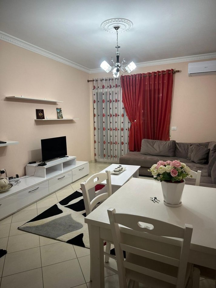 Tirane, jepet me qera apartament 2+1+Aneks+Ballkon Kati 1, 71 m² 400 € (Fresk)