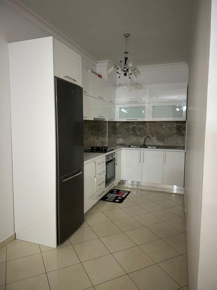 Tirane, jepet me qera apartament 2+1+Aneks+Ballkon Kati 1, 71 m² 400 € (Fresk)