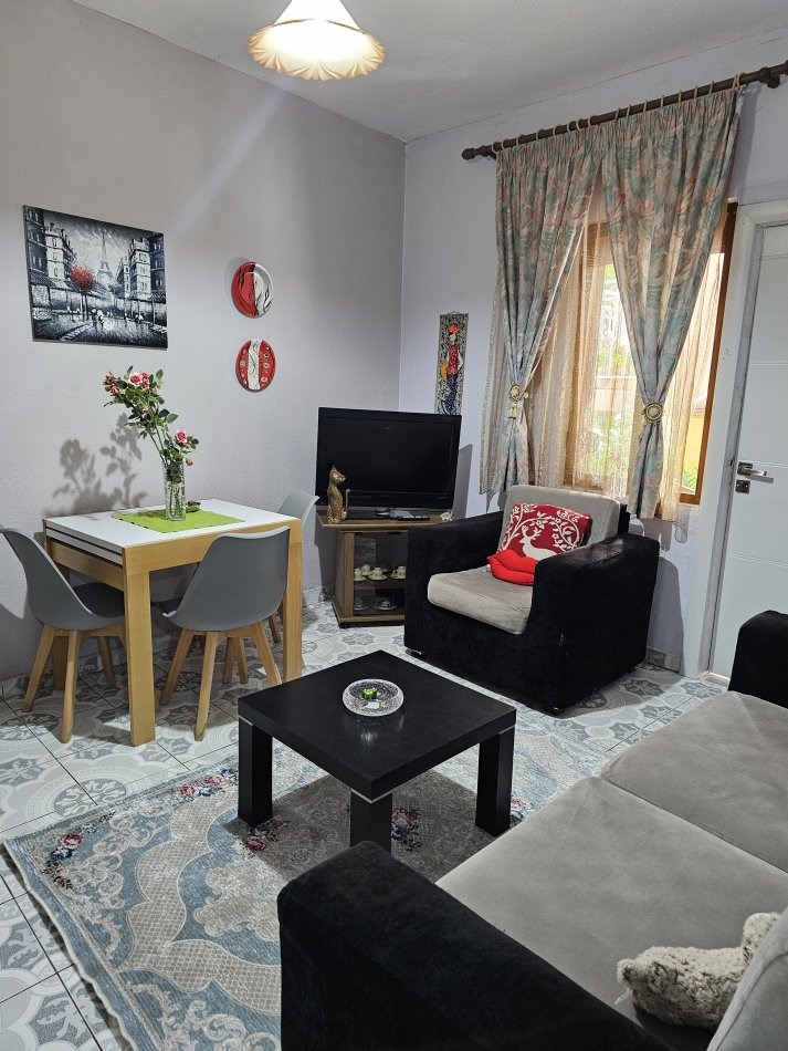 Tirane, jepet me qera apartament 1+1+Aneks+Ballkon Kati 1, 55 m² 360 € (Rruga Rreli)