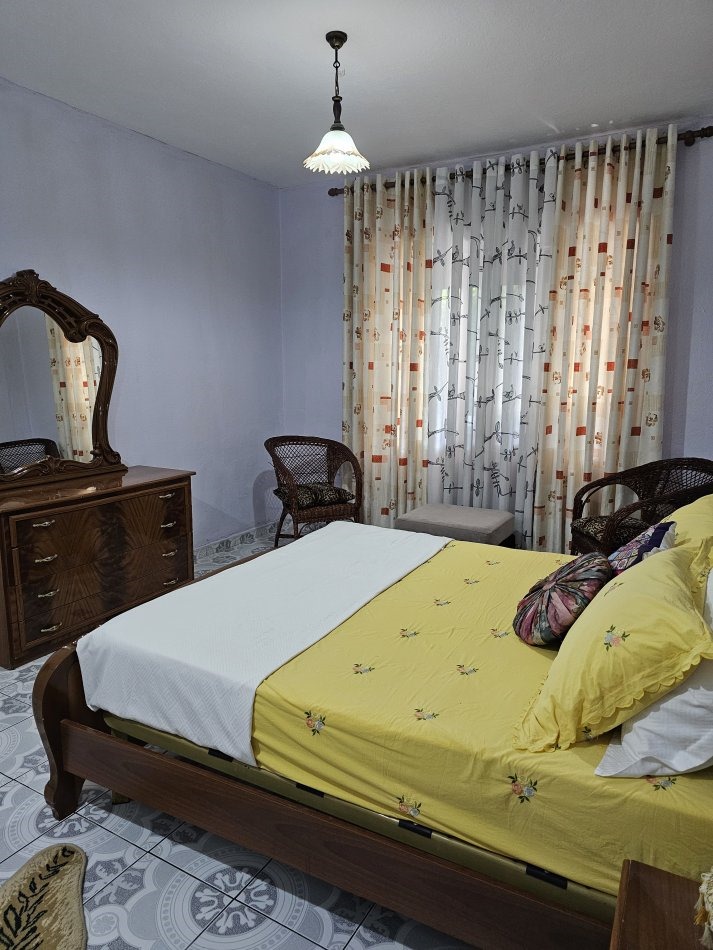 Tirane, jepet me qera apartament 1+1+Aneks+Ballkon Kati 1, 55 m² 360 € (Rruga Rreli)