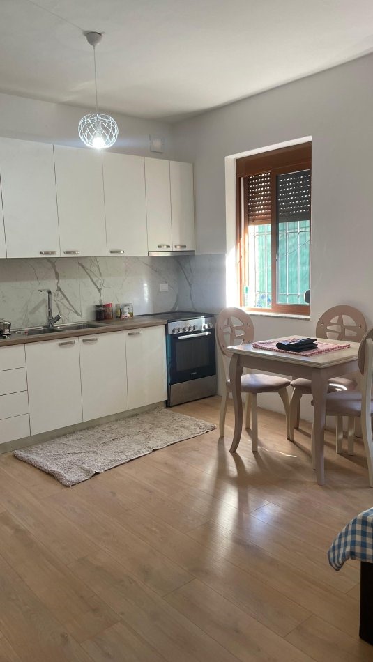 Tirane, jepet me qera apartament 2+1+Aneks+Ballkon , 90 m² 450 € (Selite)
