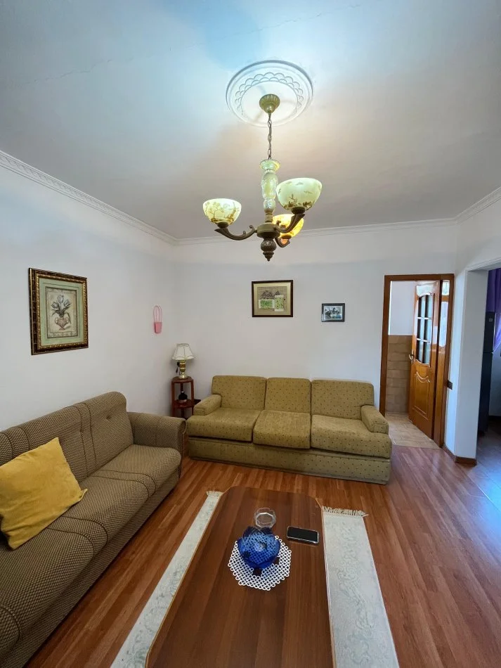 Tirane, jepet me qera 2+1 Kati 5,  450 € (Ish Parku)