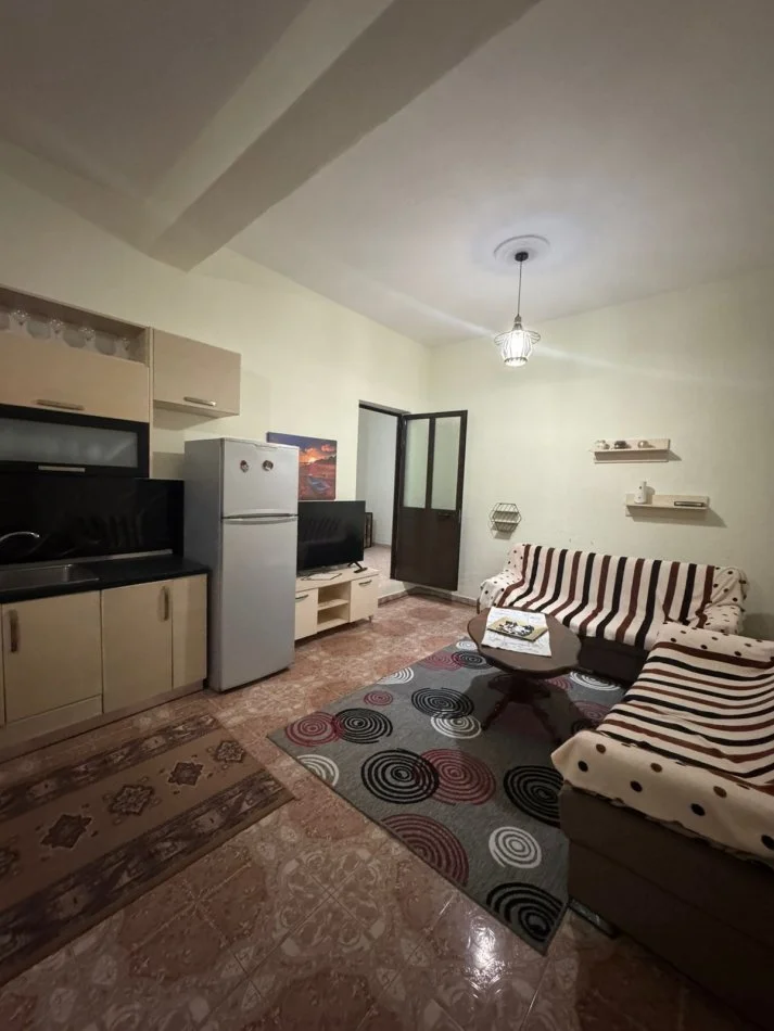 Tirane, jap me qera apartament 1+1 Kati 1, 80 m² 280 € (Yzberisht)