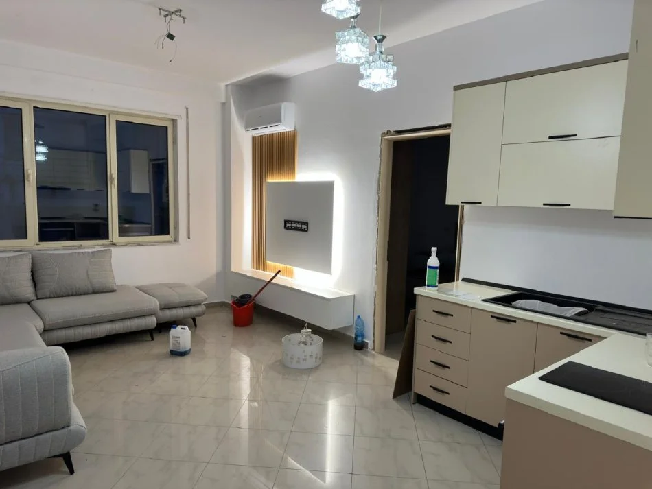 Tirane, jepet me qera apartament 1+1 Kati 4, 66 m² 550 € (Peti)