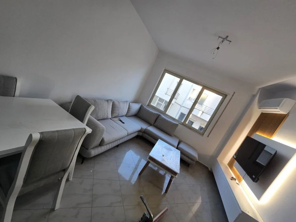 Tirane, jepet me qera apartament 1+1 Kati 4, 66 m² 550 € (Peti)