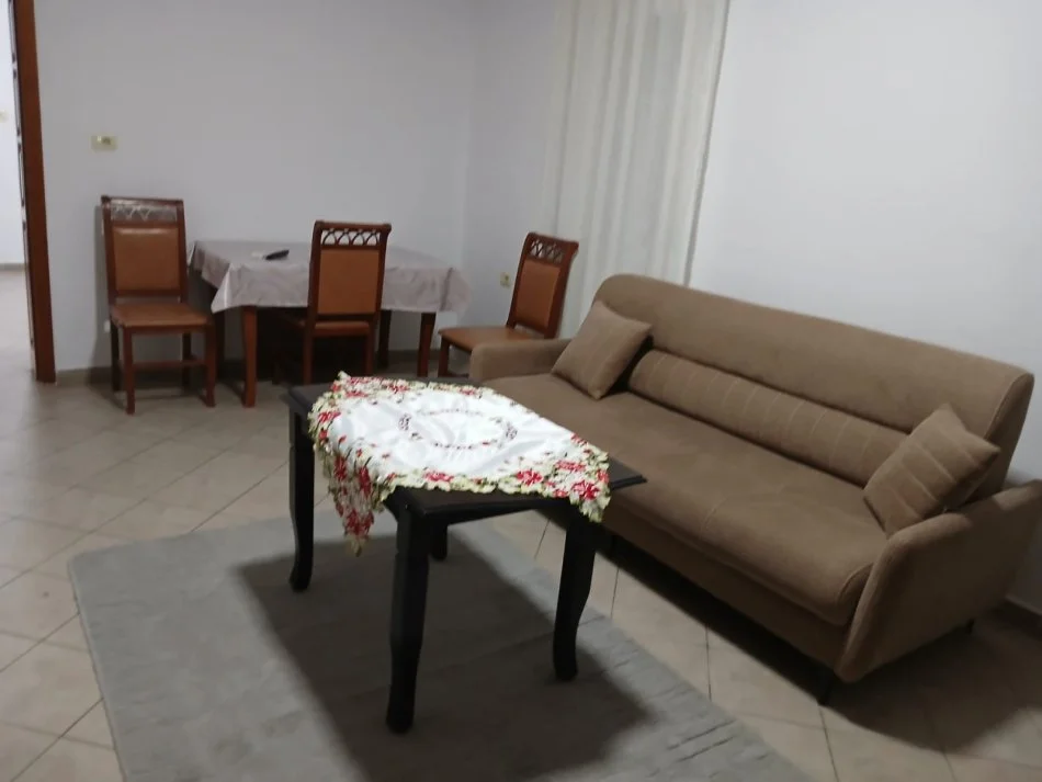 Tirane, jepet me qera apartament 2+1+Ballkon Kati 2, 75 m² 400 € (Qyteti Studenti)