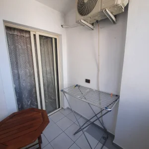 Tirane, jepet me qera apartament 1+1 Kati 3, 65 m² 400 € (Xhamllik)
