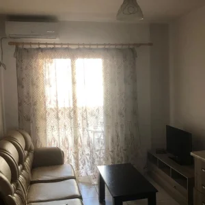 Tirane, jepet me qera apartament 1+1 Kati 3, 65 m² 400 € (Xhamllik)