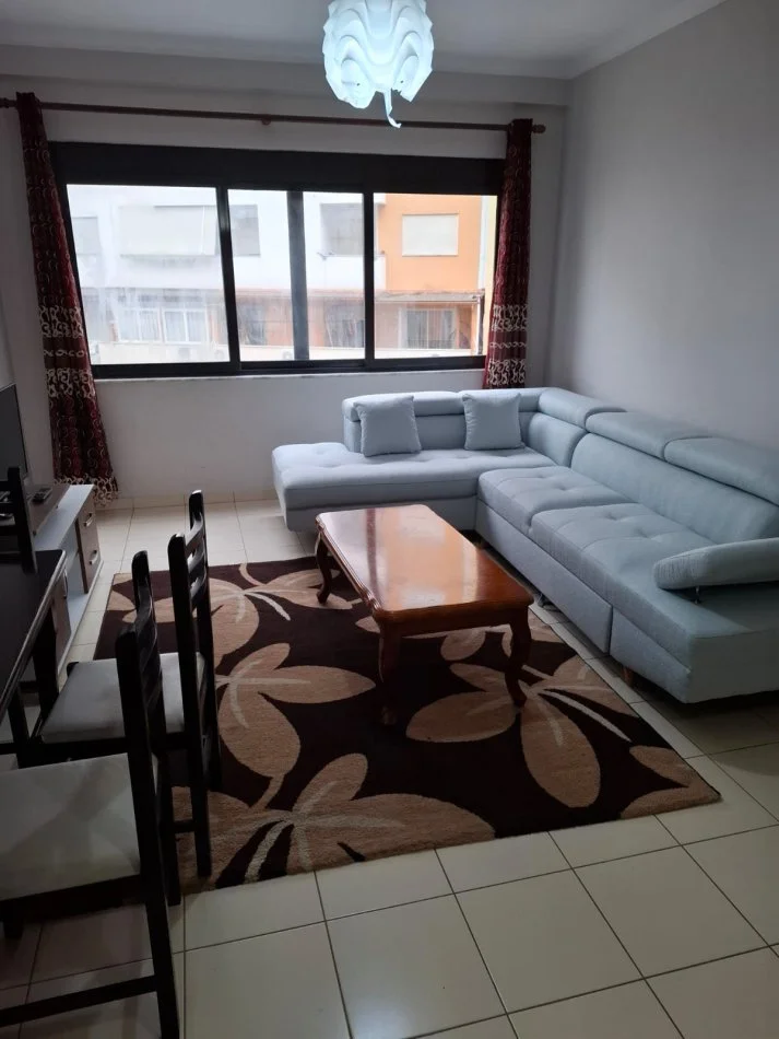 Tirane, jepet me qera apartament 1+1 Kati 4, 400 € (Astir)