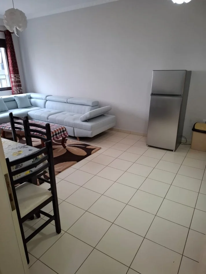 Tirane, jepet me qera apartament 1+1 Kati 4, 400 € (Astir)