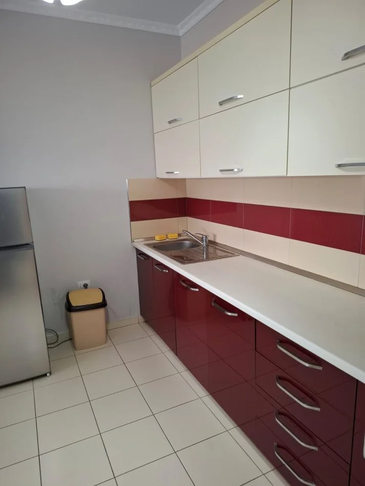 Tirane, jepet me qera apartament 1+1 Kati 4, 400 € (Astir)