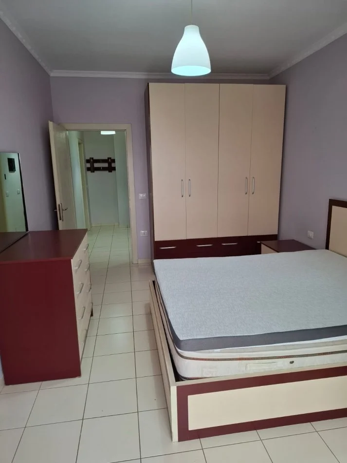 Tirane, jepet me qera apartament 1+1 Kati 4, 400 € (Astir)