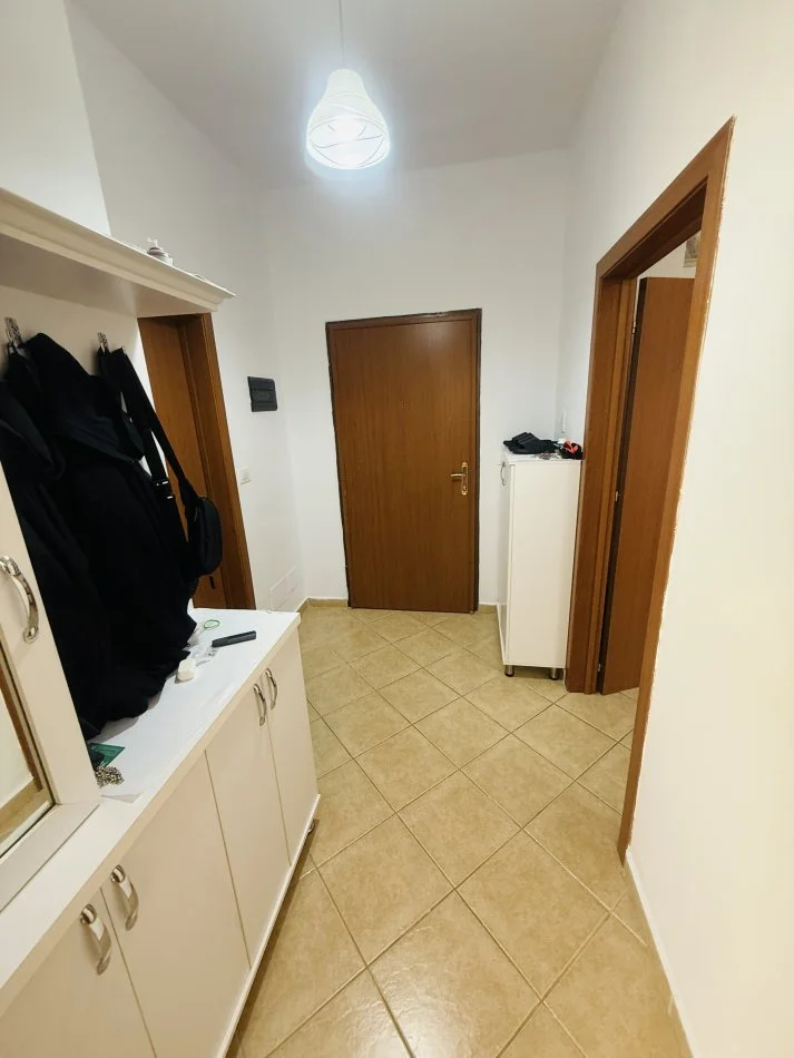 Tirane, jepet me qera apartament 1+1 Kati 5, 65 m² 450 € (Astir)