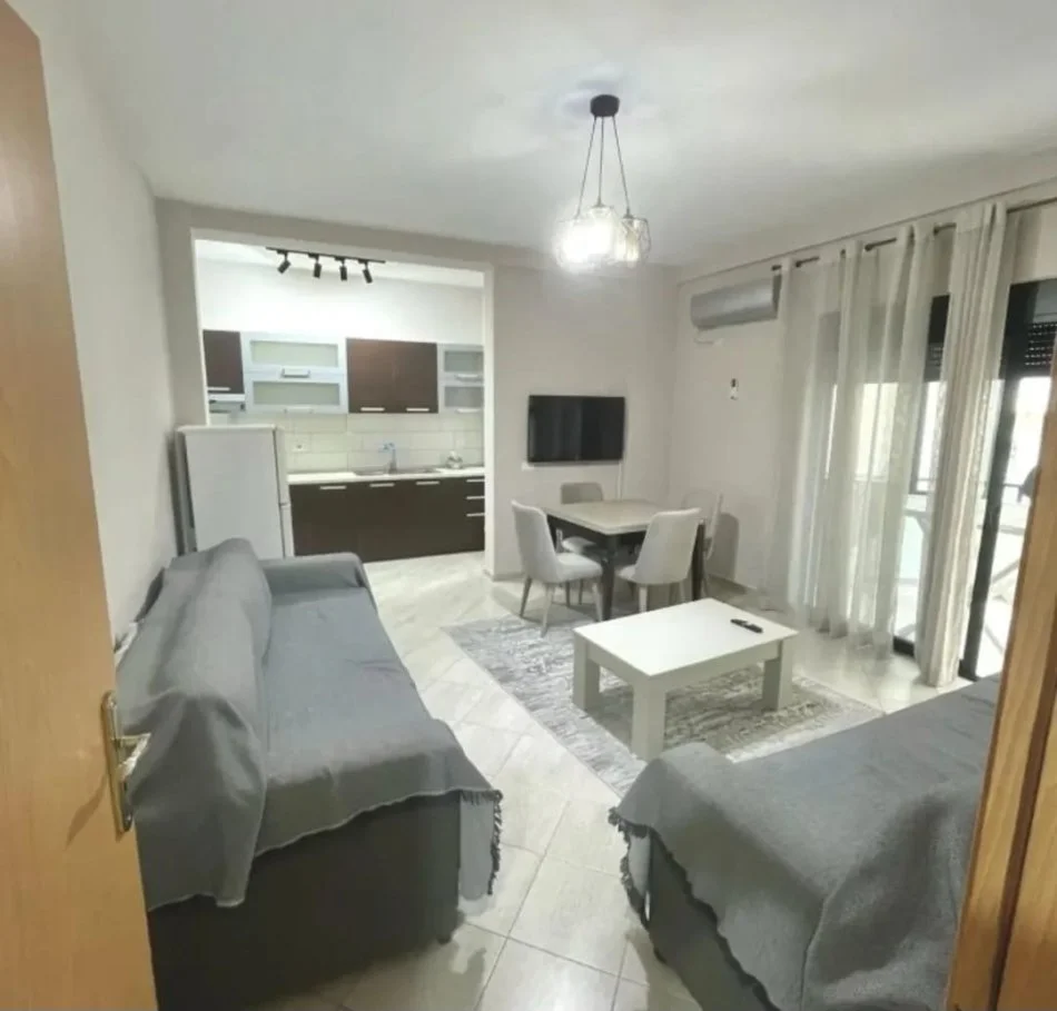 Tirane, jepet me qera apartament 1+1 Kati 2, 70 m² 450 € (Bill klinton)