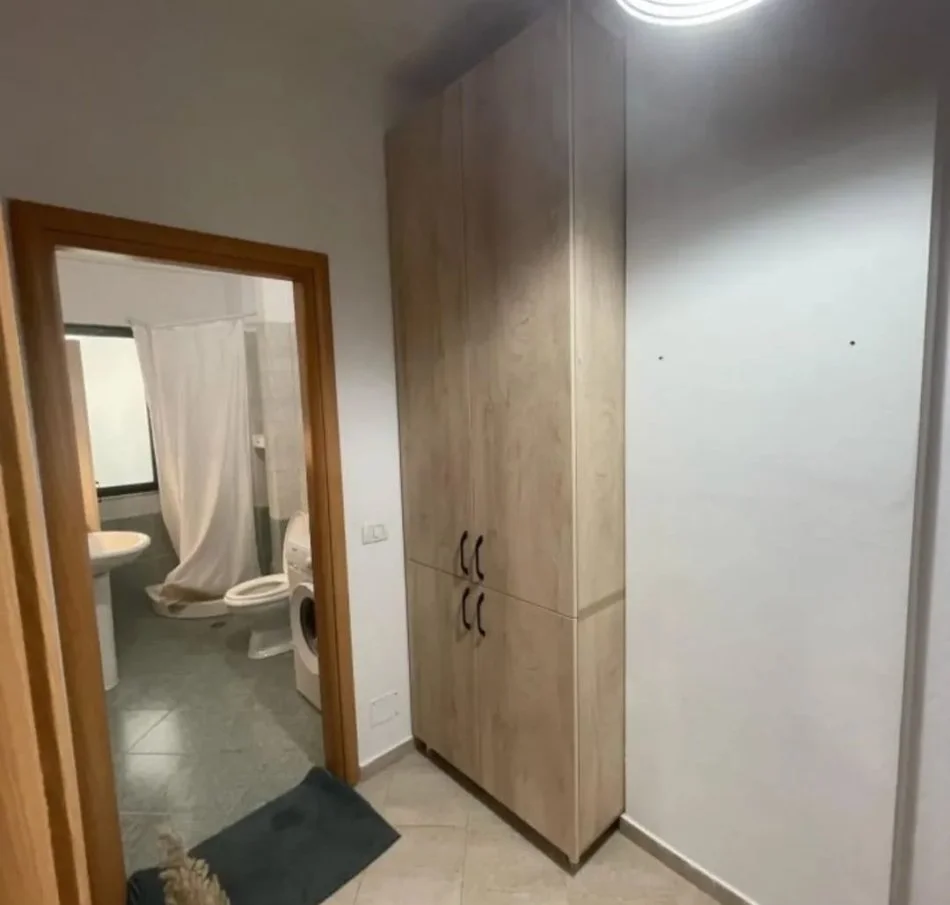 Tirane, jepet me qera apartament 1+1 Kati 2, 70 m² 450 € (Bill klinton)