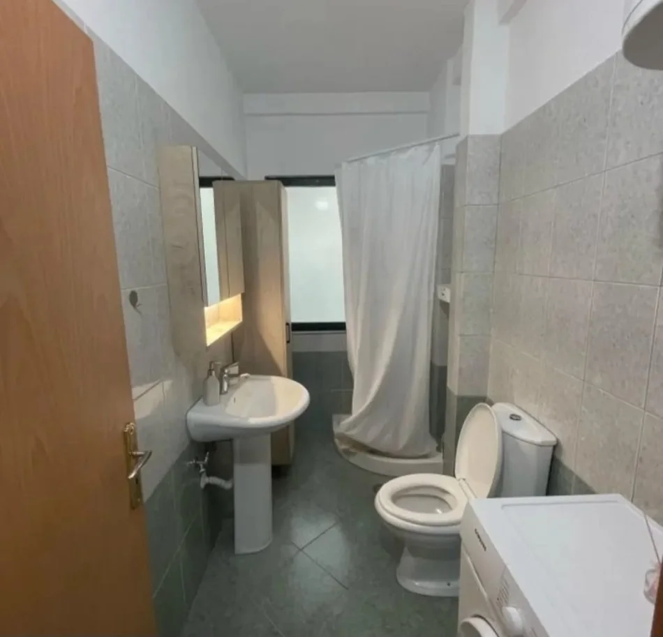 Tirane, jepet me qera apartament 1+1 Kati 2, 70 m² 450 € (Bill klinton)